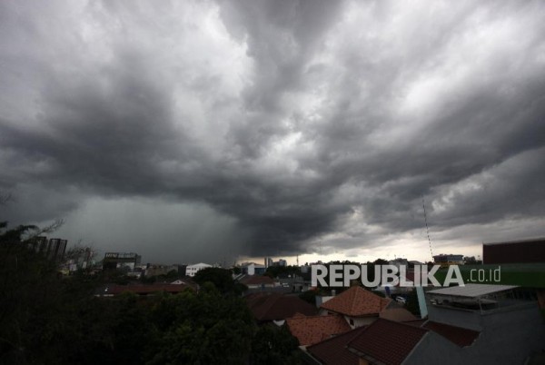 BNPB: Waspadai Angin Kencang, Hujan, dan Tanah Longsor