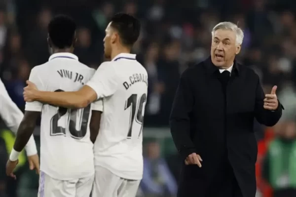 Real Madrid Tertinggal 9 Poin dari Barcelona, Carlo Ancelotti Ogah Lempar Handuk