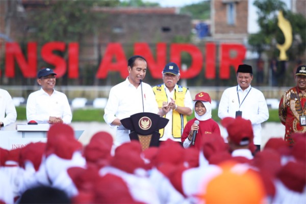 Indonesia Kekurangan Dokter Spesialis, Jokowi: Menkes Ini Perlu Diurus