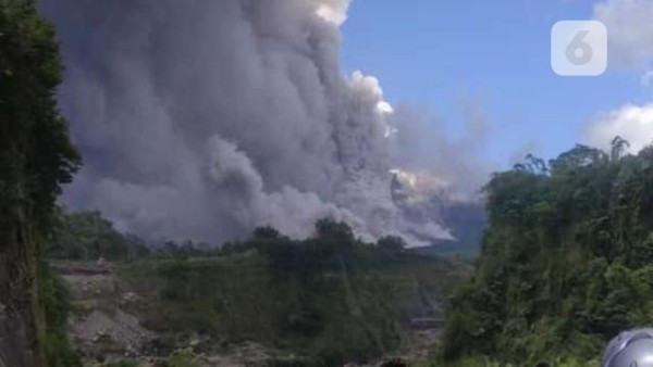 Siang Ini Merapi Lucurkan Awan Panas