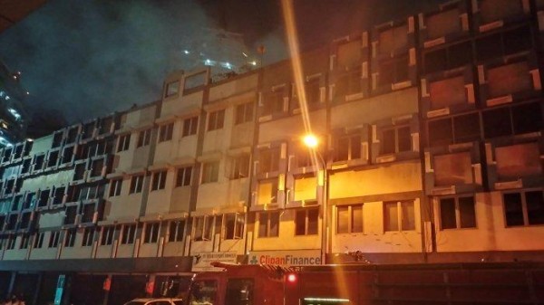 Ruko di Kelapa Gading Terbakar Kamis Malam (16/3/2023), Puluhan Karyawan Panik dan Lari Berhamburan
