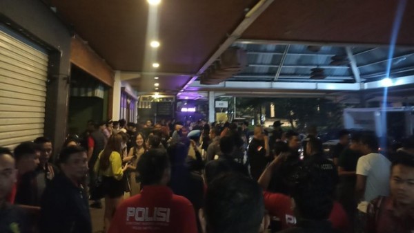 Polda Metro Jaya Membubarkan Pengunjung Tempat Hiburan Malam di Jaksel