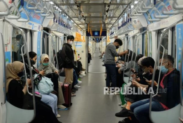 Ini Aturan Buka Puasa di MRT, Hanya Boleh dengan Air Mineral dan Kurma?