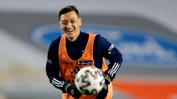 Mesut Ozil Pensiun, Begini Perjalanan Karier Pesepak Bola Jerman Itu