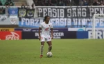 Libur Fifa Match Day, Bek PSM Erwin Gutawa Pilih Latihan Bersama Tim Kepolisian di Kalsel