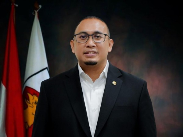 Impor Kereta Tunggu Audit BPKP, Andre Rosiade Minta Pelayanan Tak Terganggu