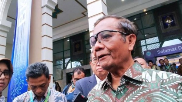 Semakin Panas! Mahfud MD Tantang Trio Legislator, Transaksi Rp 349 T akan Terbongkar di Rapat Sore Ini