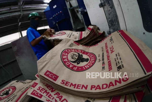 PT Semen Padang Salurkan Bantuan CSR Rp 1,13 Miliar