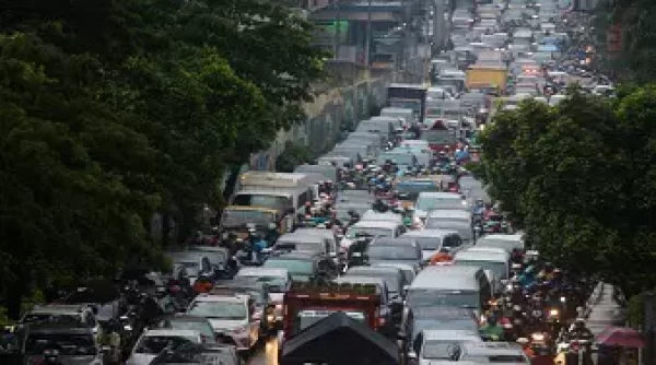 Sebabkan Kemacetan, Jokowi Akui Pembangunan Transportasi Massal Jakarta Terlambat