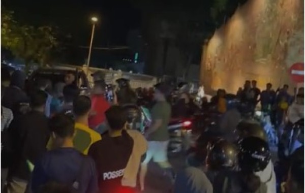 Aksi Nekat Bleyer-Bleyer di Alun-Alun, Pemuda Wonogiri Dikeroyok Warga