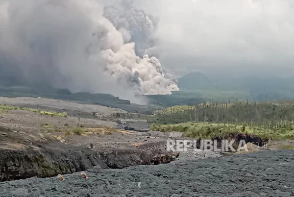 Komunitas Motor UMM Bantu Warga Terdampak Awan Panas Semeru