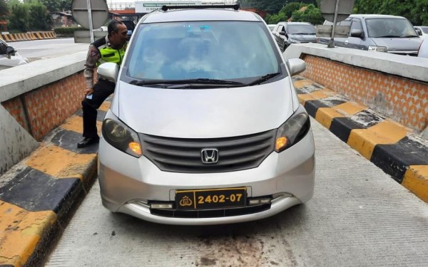 Dramatis, Polisi Kejar Pengendara Mobil Berpelat Nomor Polri Palsu di Tol Tangerang-Merak