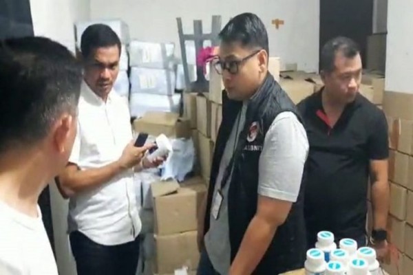 Polisi Bongkar Gudang Pil Tramadol dan Eximerdi Jakbar