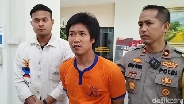 Tangis Ayah Bunuh Anak Kandung di Gresik