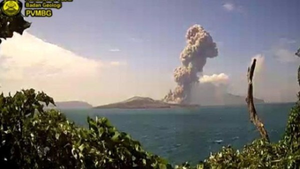 Lagi, Gunung Anak Krakatau Erupsi Semburkan Abu Vulkanik Setinggi 2.500 Meter