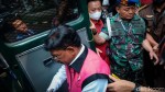 Penampakan Menkominfo Johnny Plate Pakai Rompi Pink Tahanan Kejagung