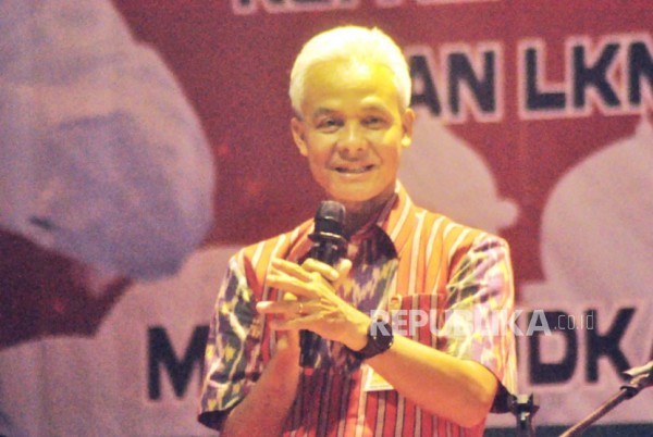 Ganjar Terharu Penjual Tempe Bisa Naik Haji Modal Kumpulkan Rp 100 Setiap Hari