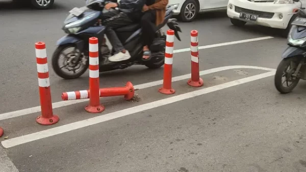Nasib Stick Cone Pembatas Jalan Sepeda di Jakarta Kian Terabaikan, Banyak Rusak dan Hilang
