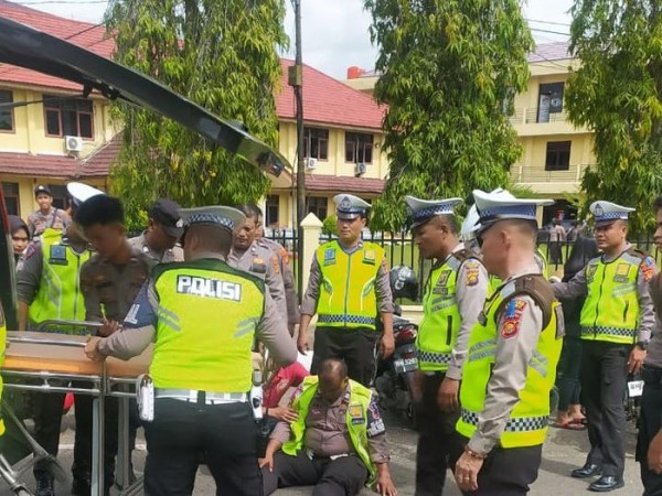 Ditabrak Pemotor Tak Berhelm saat Razia, Polisi di Jambi Patah Tangan