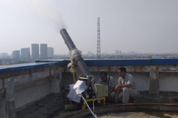 Kurangi Polusi Udara, Water Mist Generator Dipasang di Gedung Pemkot Jakarta Barat