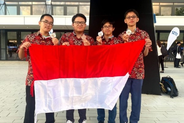 Pelajar Borong Medali di Ajang Olimpiade Informatika Internasional