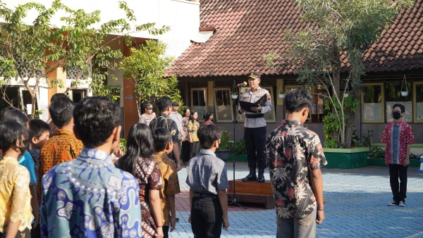 Tekan Kenakalan Remaja, Wakapolres Wonogiri Jadi Pembina Upacara Di Sekolah