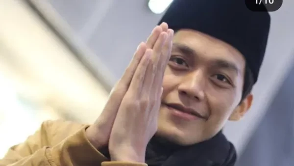 Kisah Sedih Gus Iqdam saat Nyantri di Ploso, Hidayah Wafatnya Guru