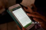 12 Adab Membaca Alquran di HP, Haruskah Muslim Wudhu Dulu?