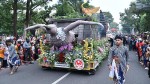 Filosofi Mobil Parade Pemkab Karanganyar di Karnaval HUT Dekranas, Tampilkan Derkuku dan Candi Sukuh