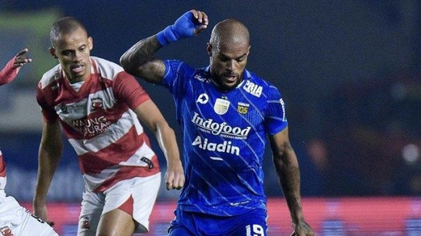 Persib Bandung Diambang Juara Liga 1, Libas Madura United Leg pertama Final 3-0