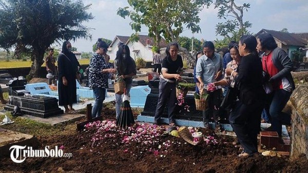 Misteri Sosok 'Tamu' di Rumah Nenek yang Tewas di Klaten Jateng, 2 Orang Naik Satria FU Putih