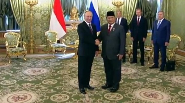 Prabowo Bertemu Putin di Kremlin, Siap Perkuat Hubungan RI-Rusia