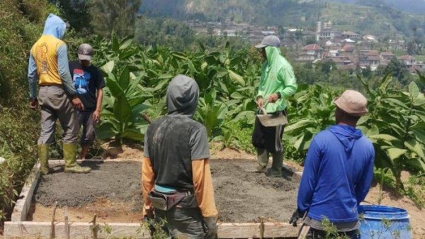 Mahasiswa Teknik Industri UMS Bangun Sistem Pengairan Cerdas untuk Warga Jrakah