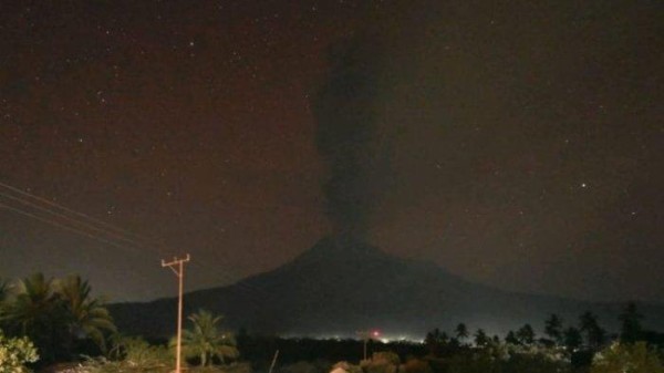 Gunung Lewotobi Laki-laki Meletus, Warga Desa Hokeng Jaya: Kami Kaget Turun Hujan Pasir