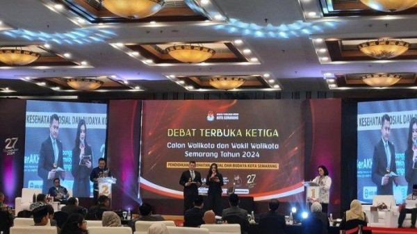 Debat Ketiga Pilwakot Semarang 2024: Yoyok Sukawi Soroti Penanganan Kawasan Kumuh