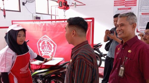 Perkuat Link danamp; Match Dunia Pendidikan dan Industri, SMKN 1 Cluwak Pati Gandeng Astra Honda