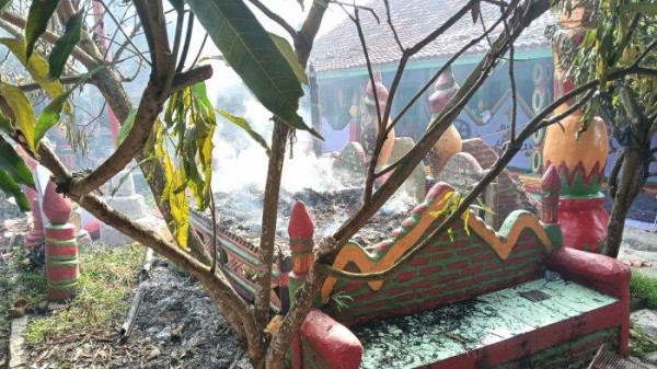 BREAKING NEWS Gara-gara Isu Pelecehan Santri, Ponpes di Cikande Serang Dibakar