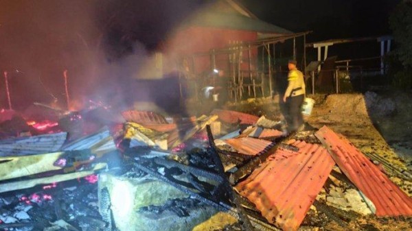 Korban Rumah Terbakar di Desa Penuba Lingga Kehilangan Semua Harta, Kini Tinggal Bersama Kerabat