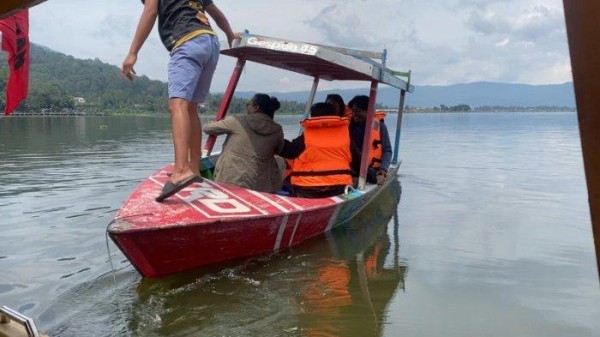 Pengalaman Seru Naik Perahu Motor Jelajahi Danau Rawa Pening, Masuk Lewat Bukit Cinta