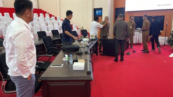 Paripurna DPRD Bitung Sulut Ricuh, Ada Aksi Gebrak dan Banting Meja