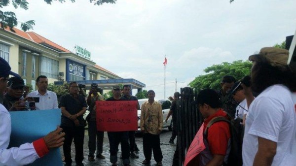 Demo di Kantor BPN Sidoarjo Soal HGB di Laut, Massa Tuntut Sertifikat Tak Diperpanjang