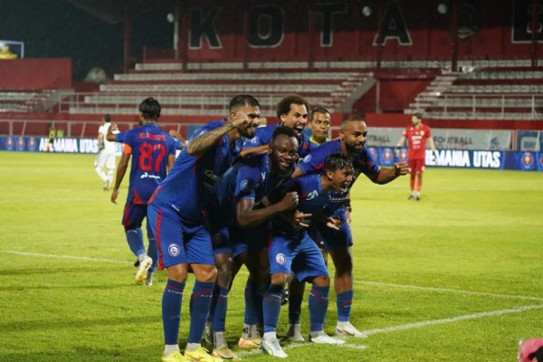 Singo Edan Menggila! Arema FC Gilas PSS Sleman dengan Skor 6-2