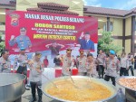 Dukung Program MBG, Kapolres Serang Bersama Bobon Santoso Masak 1.500 Porsi Soto Tangkar