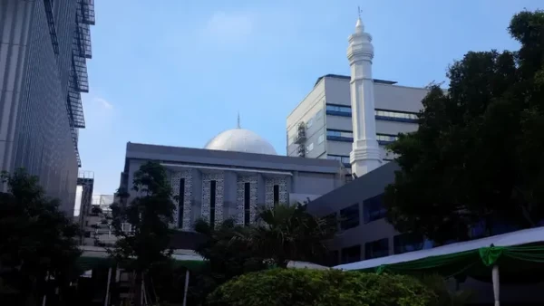 Masjid Fatahillah Balai Kota Sediakan 100 Paket Takjil Gratis Setiap Hari Selama Ramadan