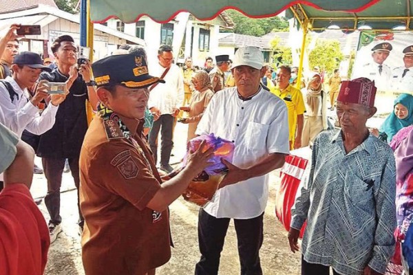 Wakil Bupati Barsel Buka Pasar Murah di Kecamatan Dusun Hilir