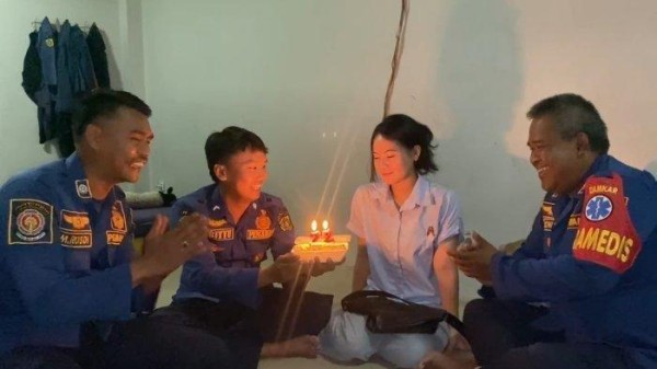 Putus Cinta di Hari Spesial, Wanita di Bogor Minta Petugas Damkar Cibinong Rayakan Ulang Tahun