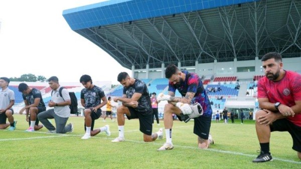 Arema FC Pertimbangkan Main ke Stadion Lain, Pasca-Insiden Pelemparan Batu Bus Persik Kediri