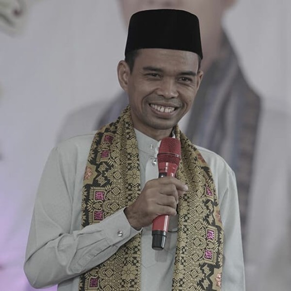 Momen Hangat: Kapolri dan Ustaz Abdul Somad Saling Lempar Pantun di Hari Ulang Tahun
