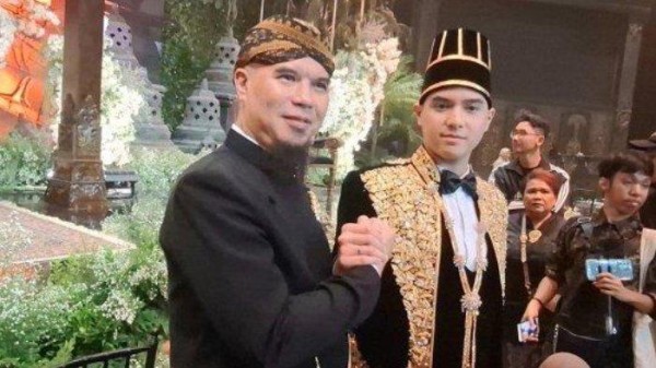 Dewa 19 feat All Stars Bernyanyi di Pesta Pernikahan Al Ghazali, Once Mekel Diganti Dino Jelusik