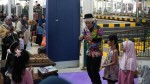 Pertunjukan Sulap Hibur Penumpang di Stasiun Yogyakarta